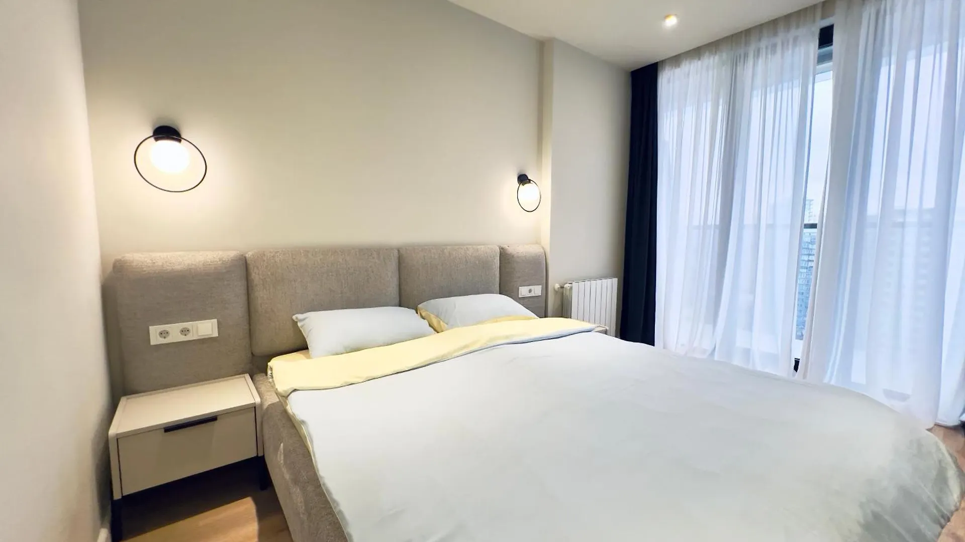 Солнечная Квартира С Отдельной Спальней И Панорамным Видом На Горы Next Apartments Batum