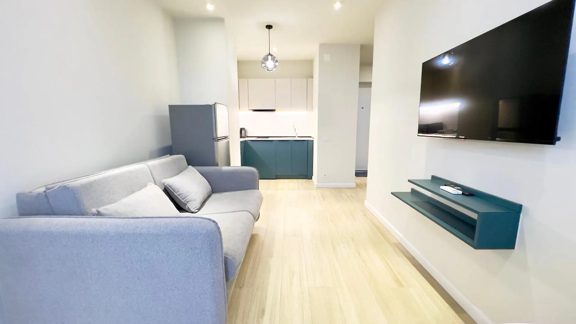 Солнечная Квартира С Отдельной Спальней И Панорамным Видом На Горы Next Apartments Batum