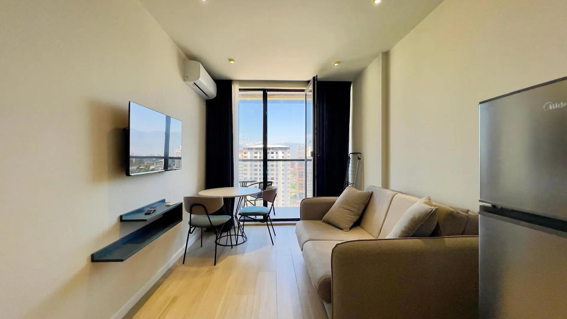 Солнечная Квартира С Отдельной Спальней И Панорамным Видом На Горы Next Apartments Batum
